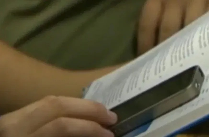 Las escuelas de Oklahoma mantendrán la política de “cero celulares” al reanudarse las clases en dos semanas