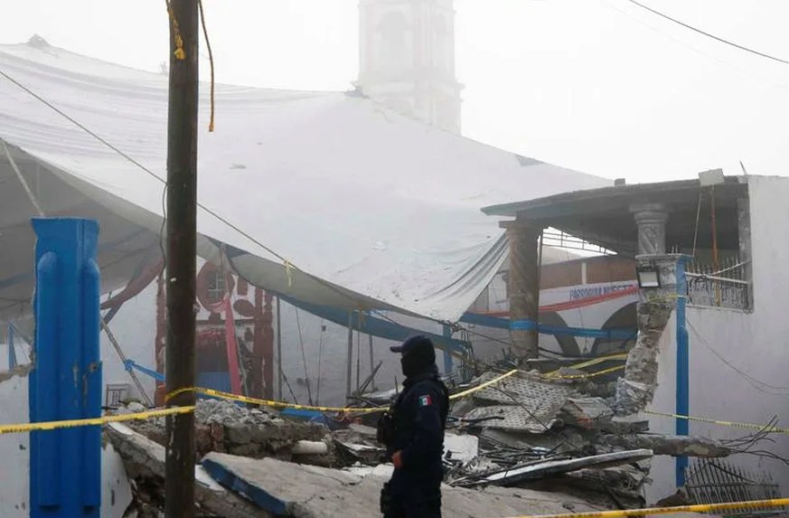 Al menos 10 muertos y más de 60 heridos tras una explosión de pirotecnia en una iglesia del Estado de México