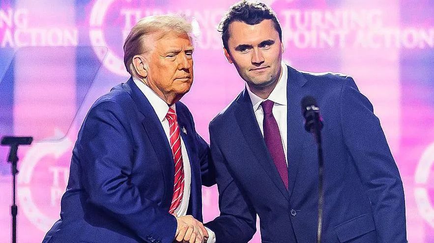 Trump honra a Charlie Kirk calificándolo como uno de «los más grandes patriotas» de EE.UU. – El Nuevo Diario (República Dominicana) Trump honra a Charlie Kirk calificándolo como uno de «los más grandes patriotas» de EE.UU. – El Nuevo Diario (República Dominicana)