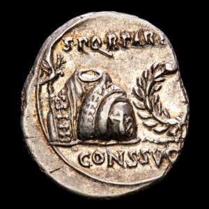 Roma - Augusto (27 a. C. – 14 d. C.), denario. RIC-99. Cuádriga triunfal.  3,78 g , COLONIA PATRICIA (Córdoba), casi en perfecto estado. con algo de brillo subyacente.