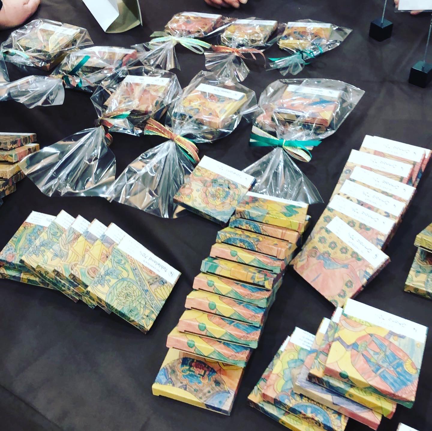 ぬりえラボパッケージのチョコレート販売の様子