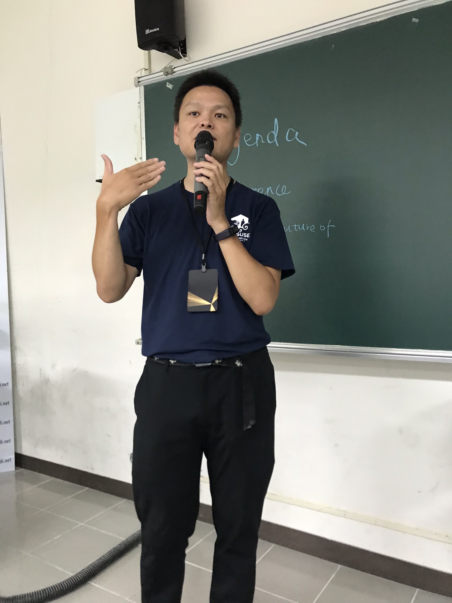 I love watching Max work his magic! Here he is at the GNOME BoF getting the group to participate