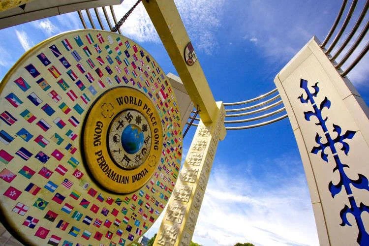 9 Oleh-oleh Populer Khas Ambon, Ada Kerajinan Besi Putih