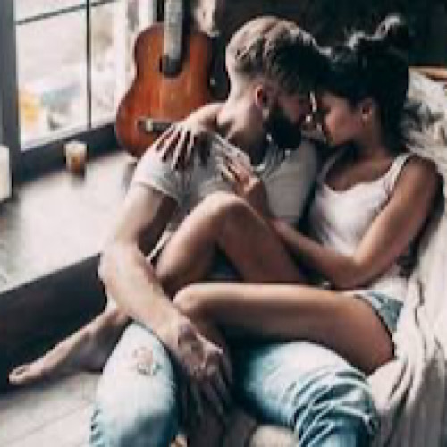 Pareja feliz con bienestar gracias a Horny Goat Weed.