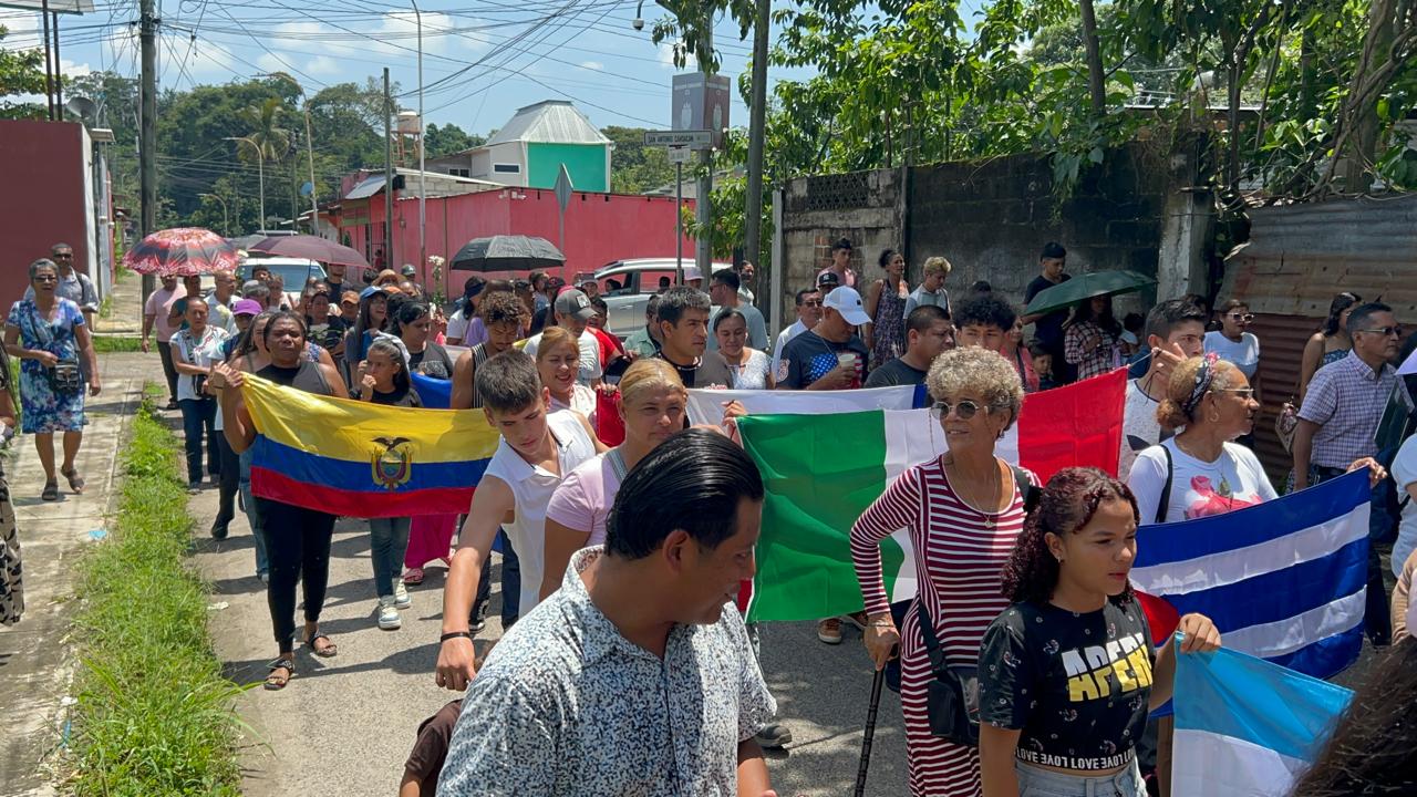 Migrantes denuncian irregularidades en la COMAR