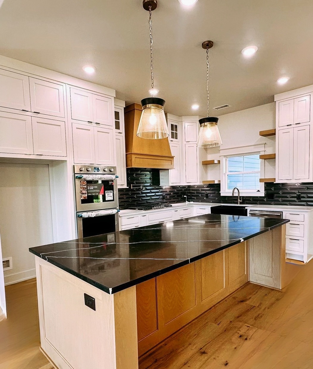 A beautiful kitchen of a newly built home by NWA Builders from lot 1 Wynnbrooke