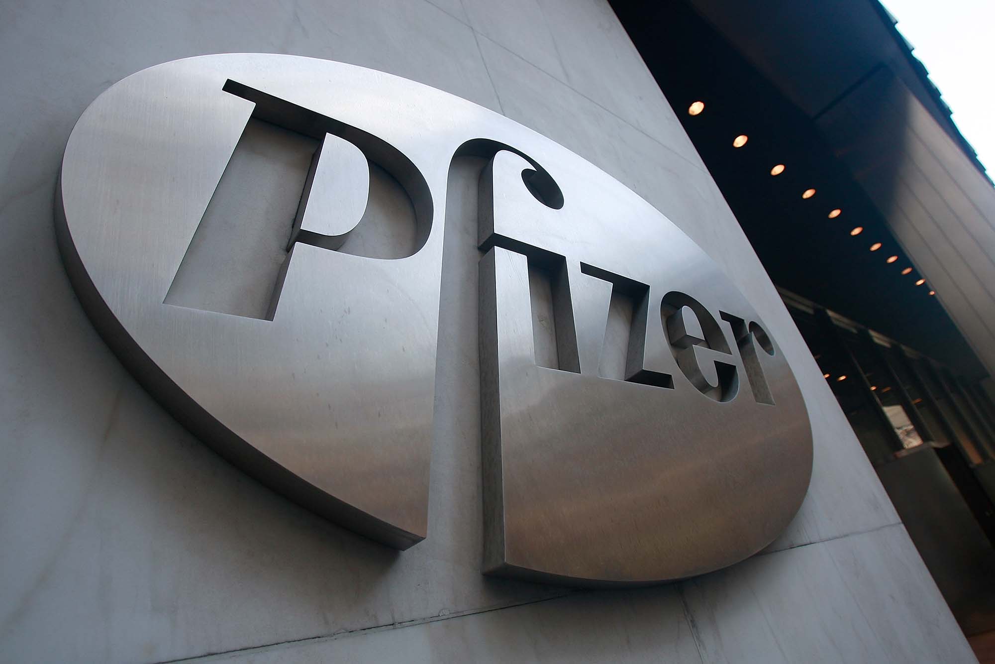 Pfizer Biontech Corona Vaccine . Pfizer CEO says 'political pressure' won't affect COVID-19