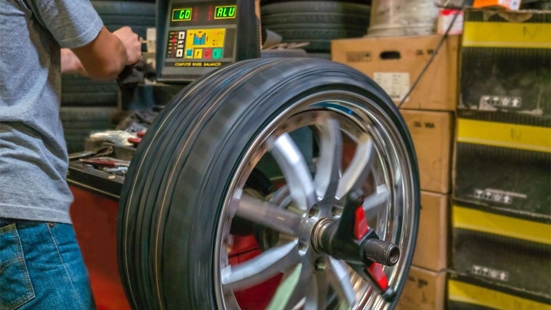 7 causes of steering wheel shaking at low and high speeds on car vibrates at high speed after balancing