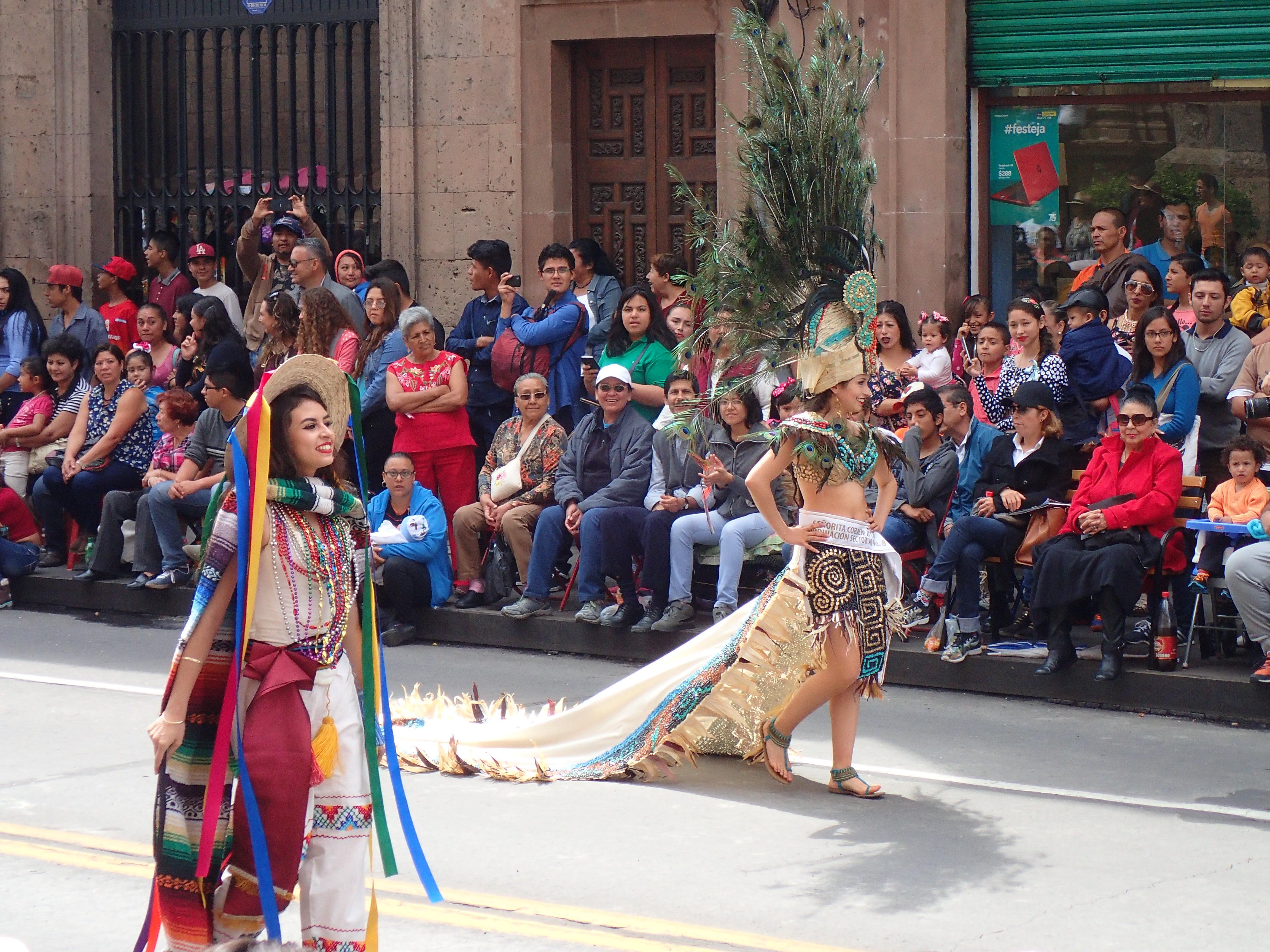 M - Le défilé Morelos