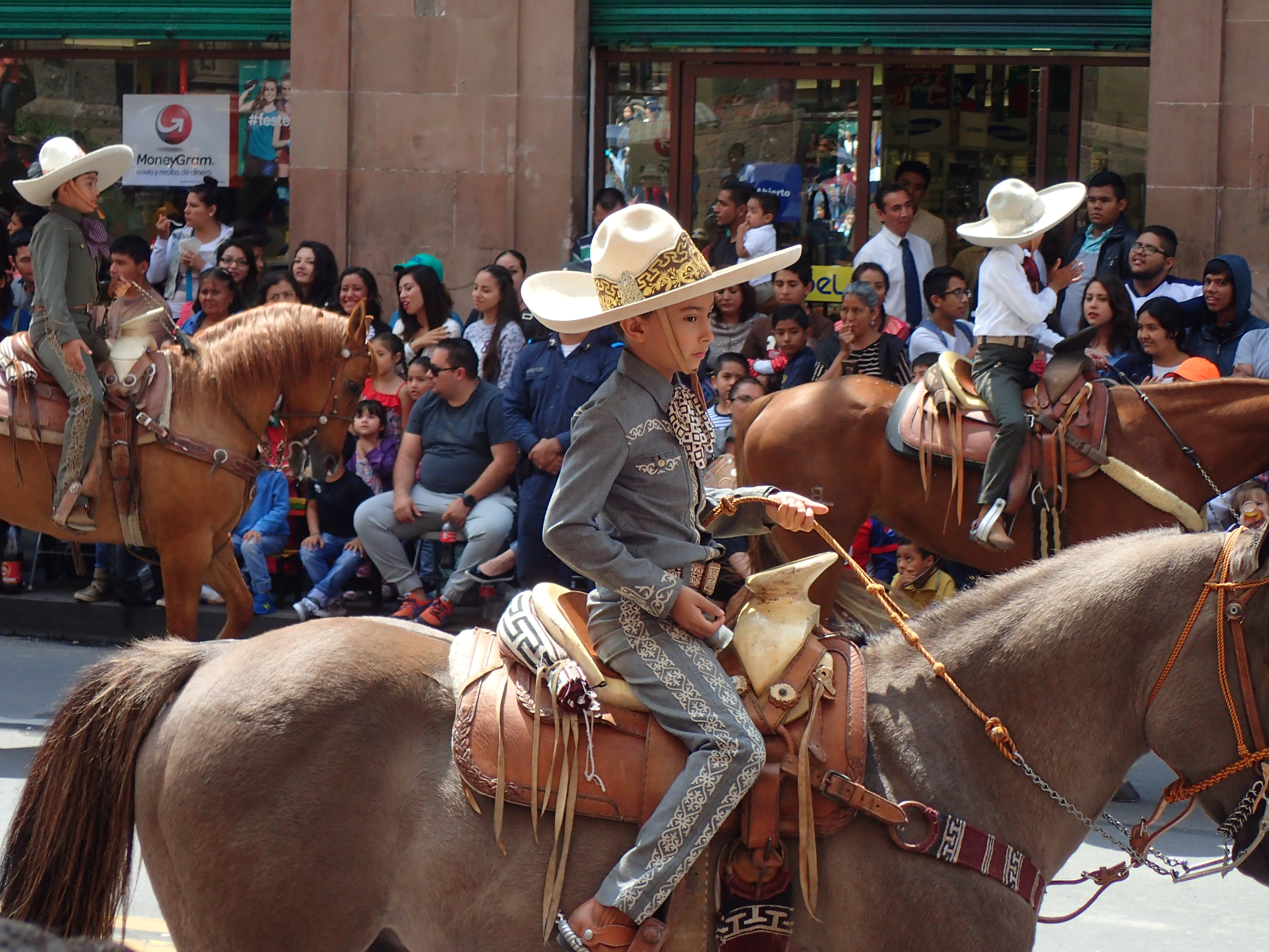 M - Le défilé Morelos