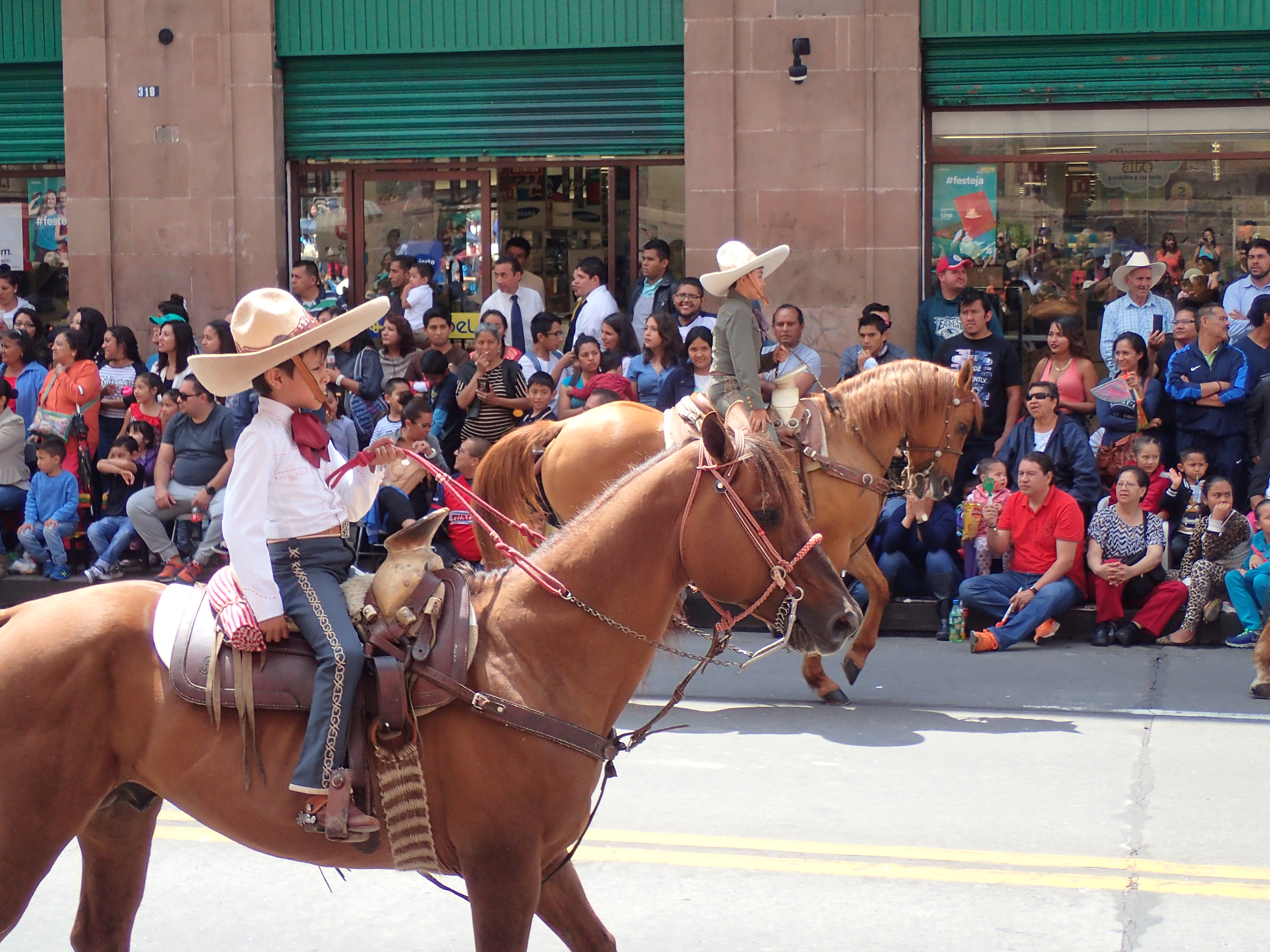 M - Le défilé Morelos