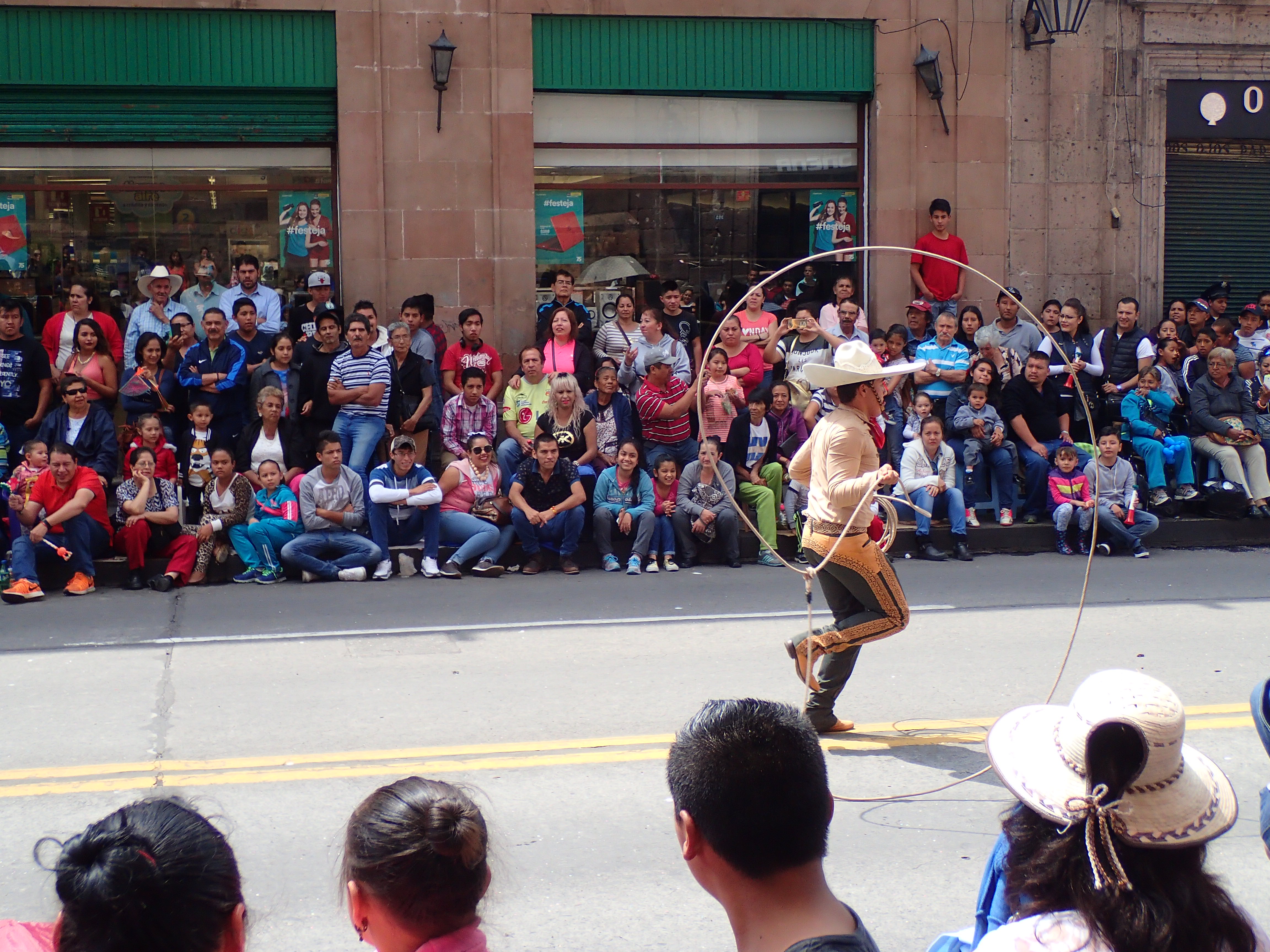 M - Le défilé Morelos