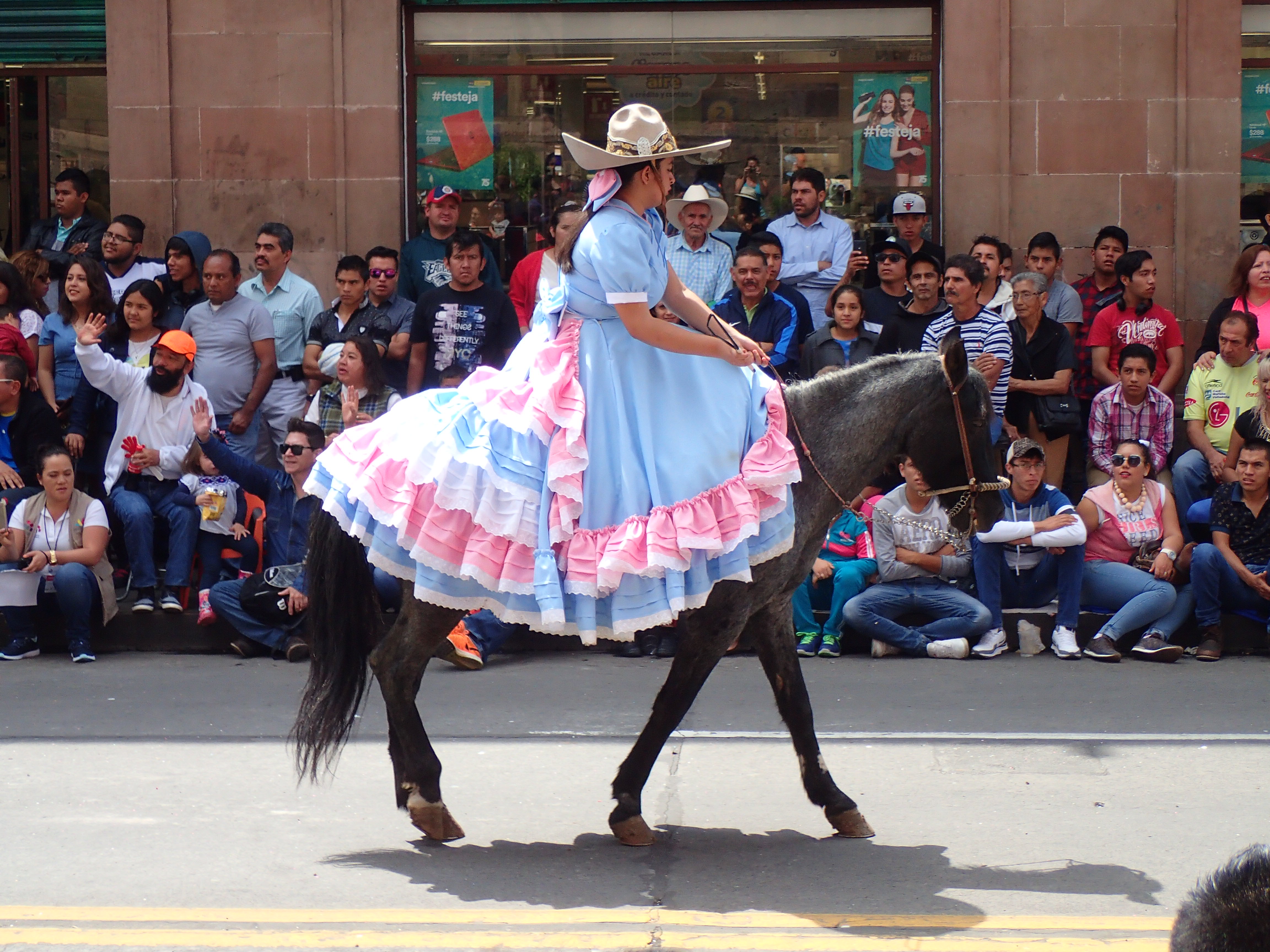 M - Le défilé Morelos