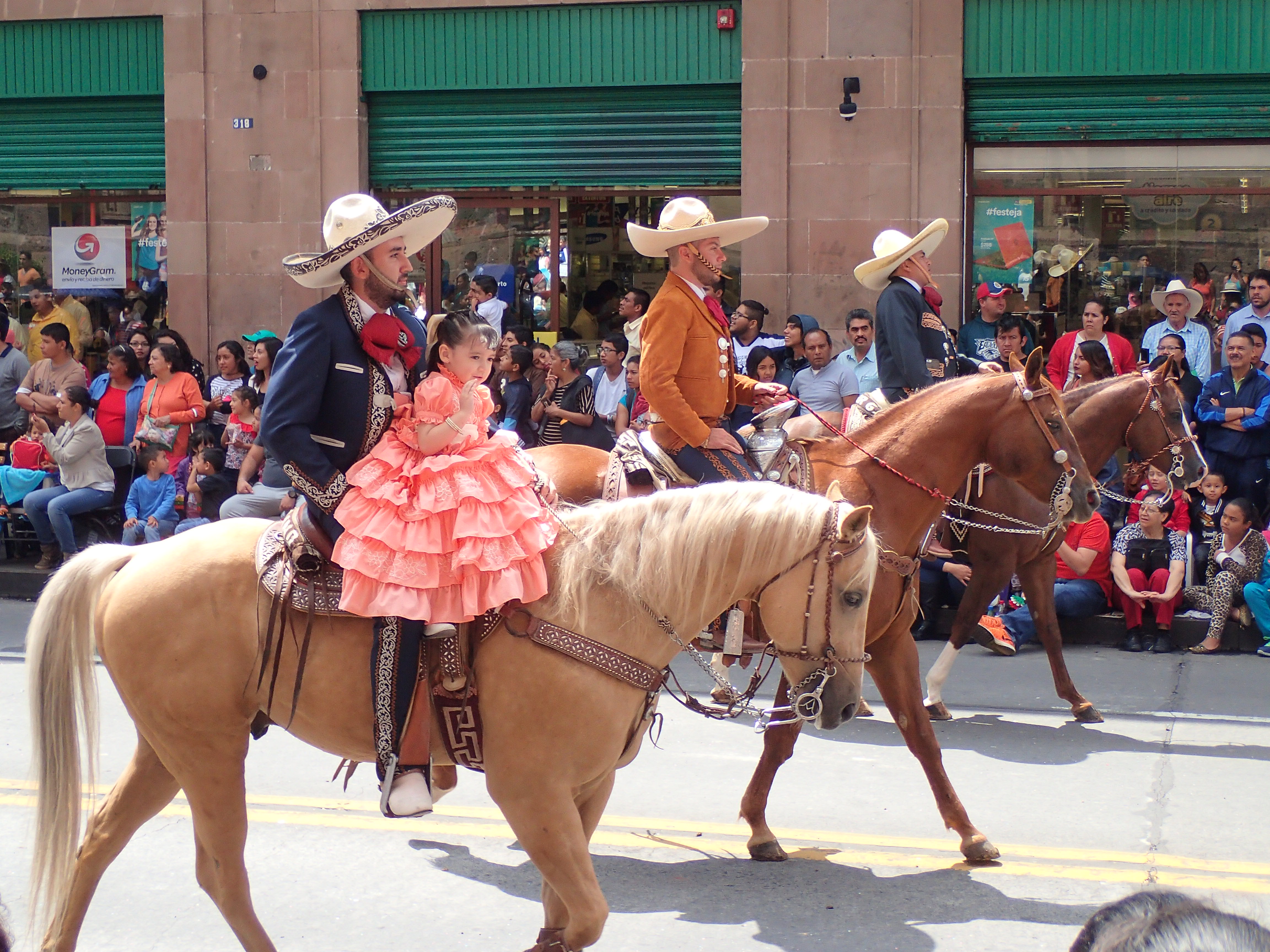 M - Le défilé Morelos