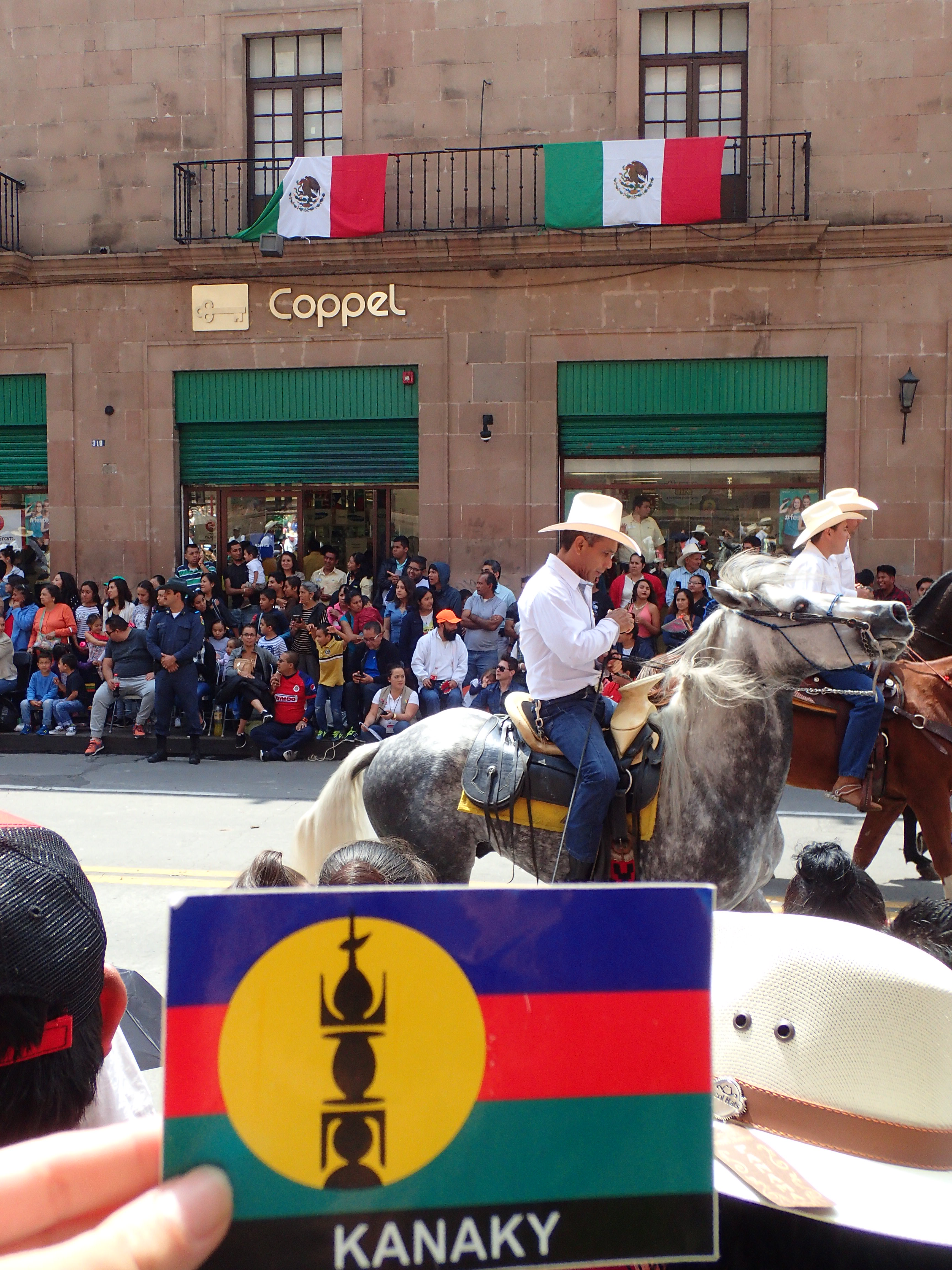 M - Le défilé Morelos - KNK