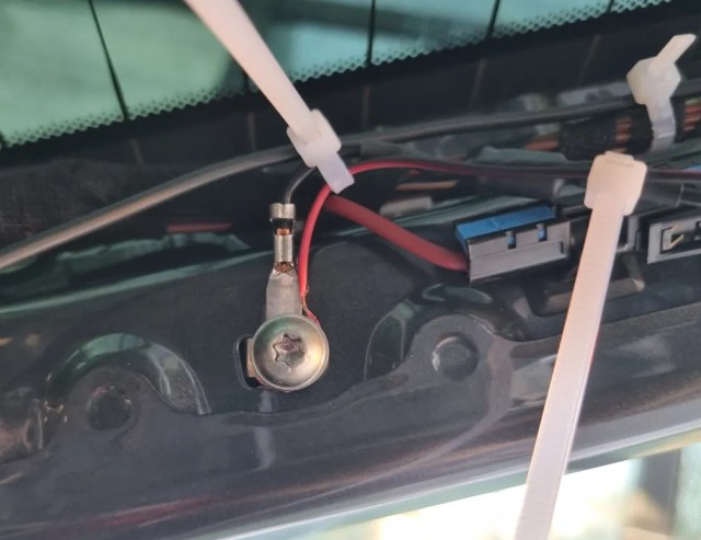 Example of Ground Wire Connection to Chassis