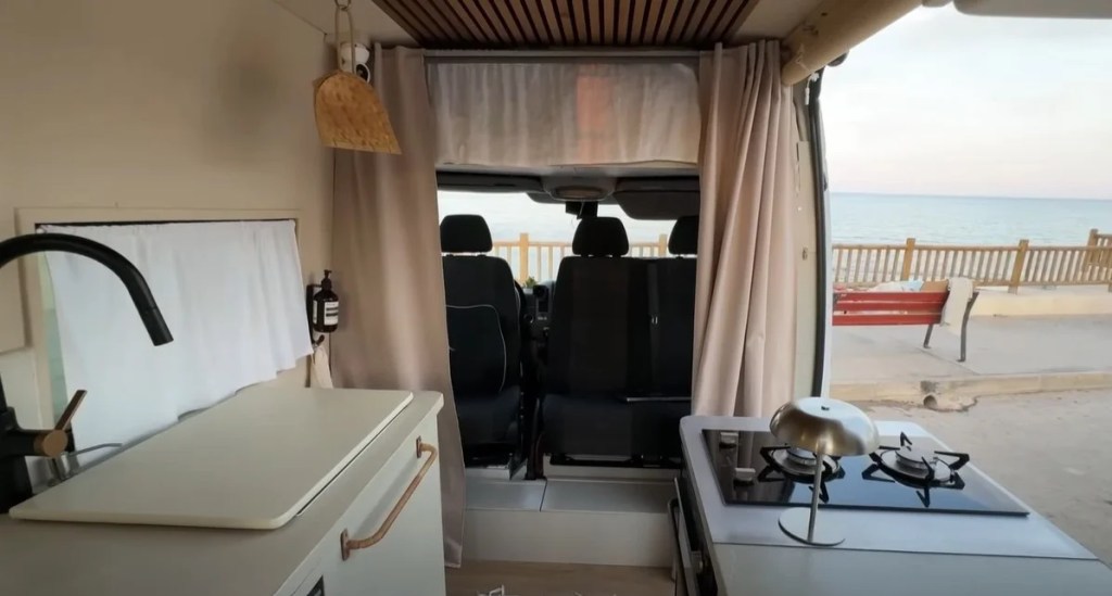 aménagement mercedes sprinter coin cuisine