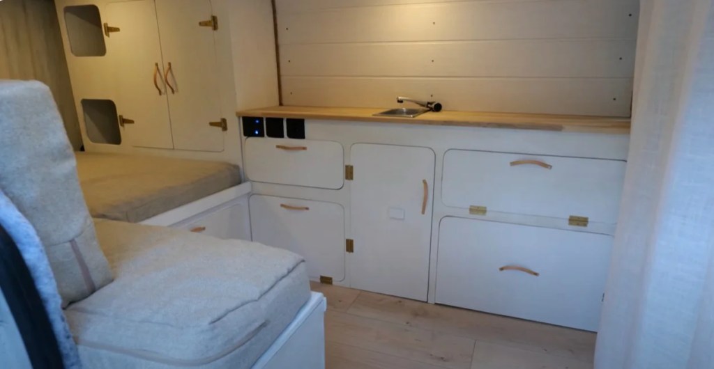 aménagement renault trafic coin cuisine