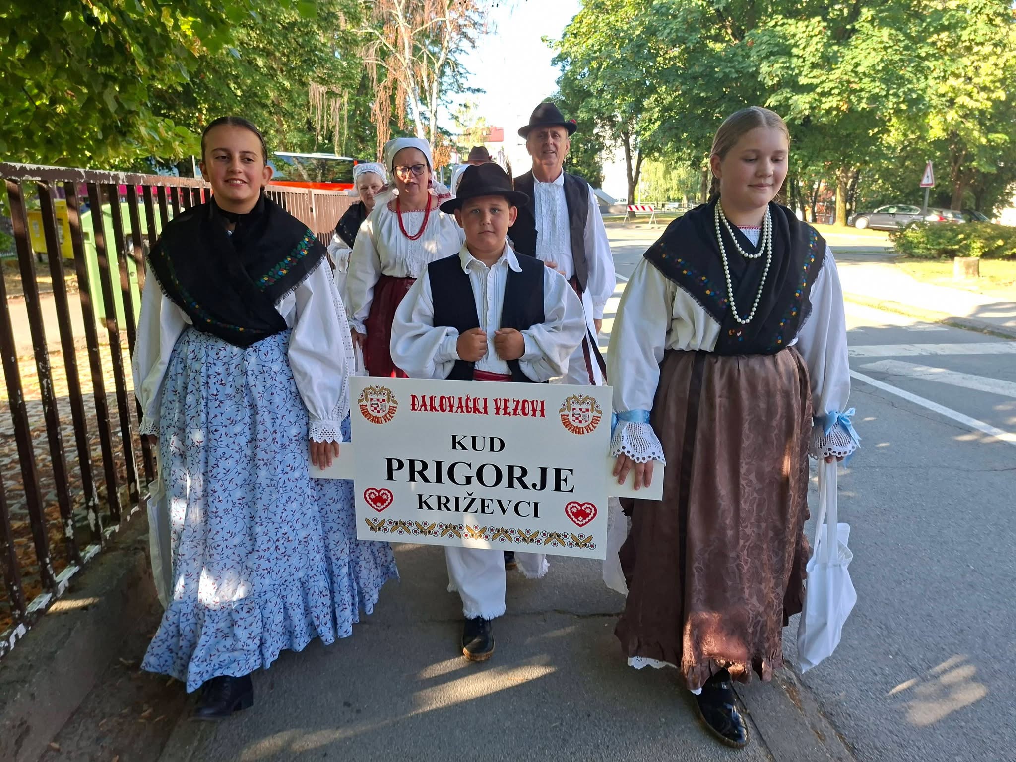 [BOGATA FOTOGALERIJA] KUD Prigorje predstavio križevačku baštinu na 60. Đakovačkim vezovima