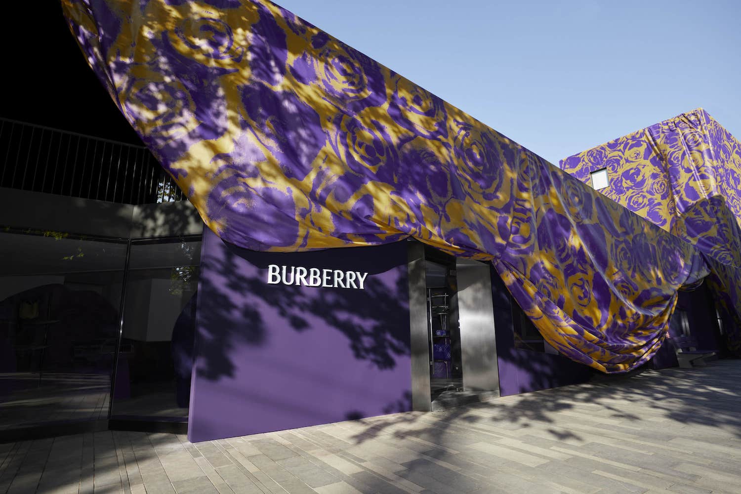 Burberry Unveils Immersive “Burberry Rose” Experience in Shanghai