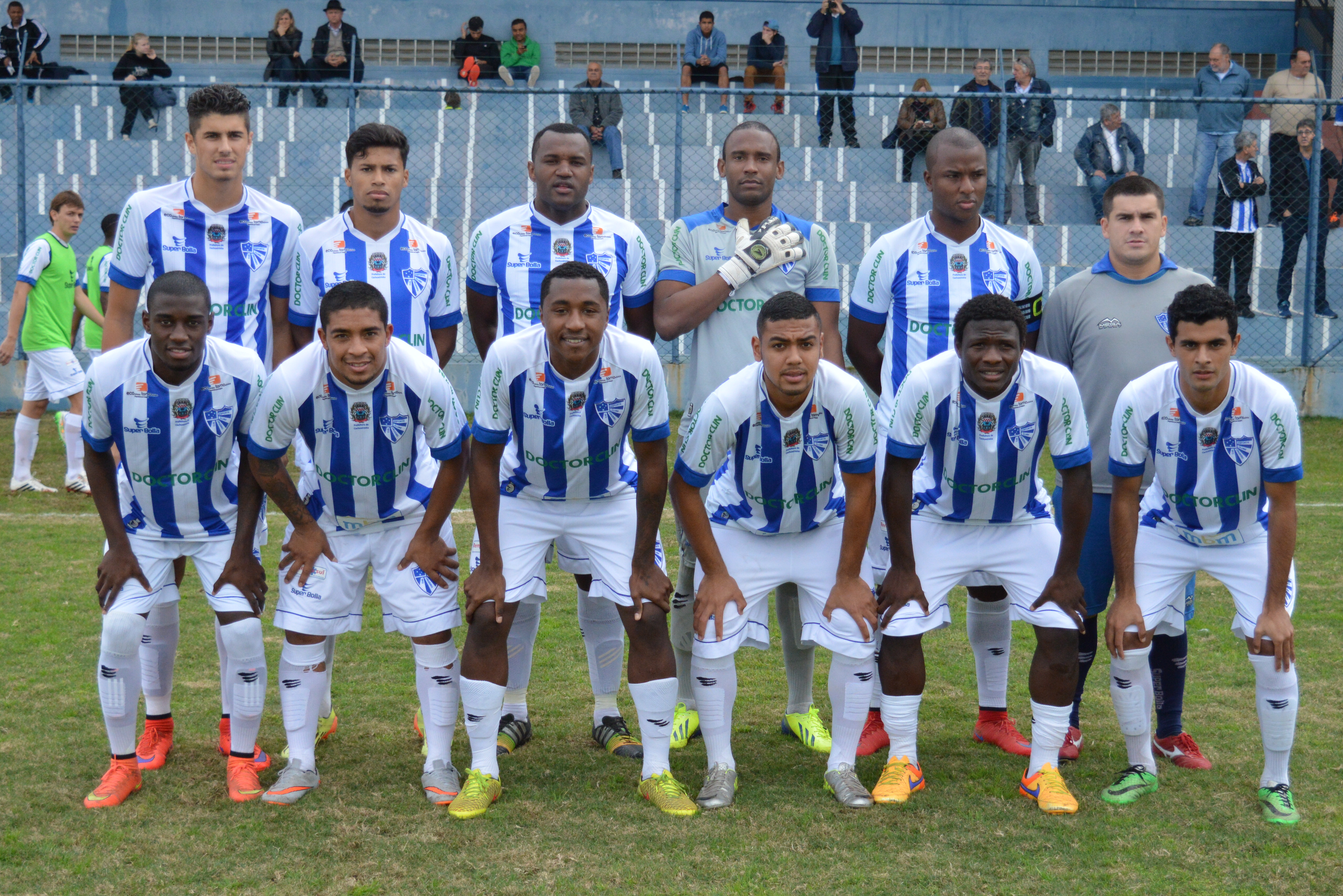 O Cruzeiro entrou em campo com Anísio; Nenê, André Ribeiro, Carlão e Makelelê; Otávio, Reymond, João e Vini; Abu e Raul. (Foto: Lucas Gabriel Cardoso)