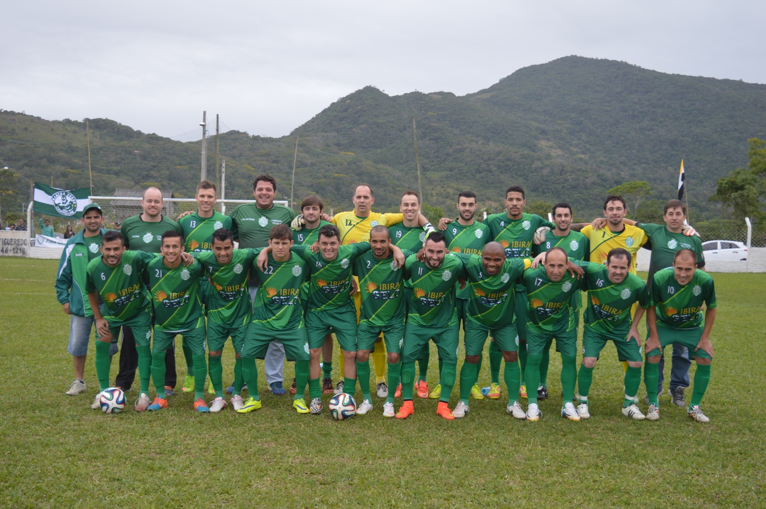 O Campinense entrou em campo com: André Nicolodi; Julinho, Natan Vitor Cruz e Gil; Jackson, Luca Toni, Itauê e Felipe Oliveira; Kleyffer e André. (Foto: Lucas Gabriel Cardoso)