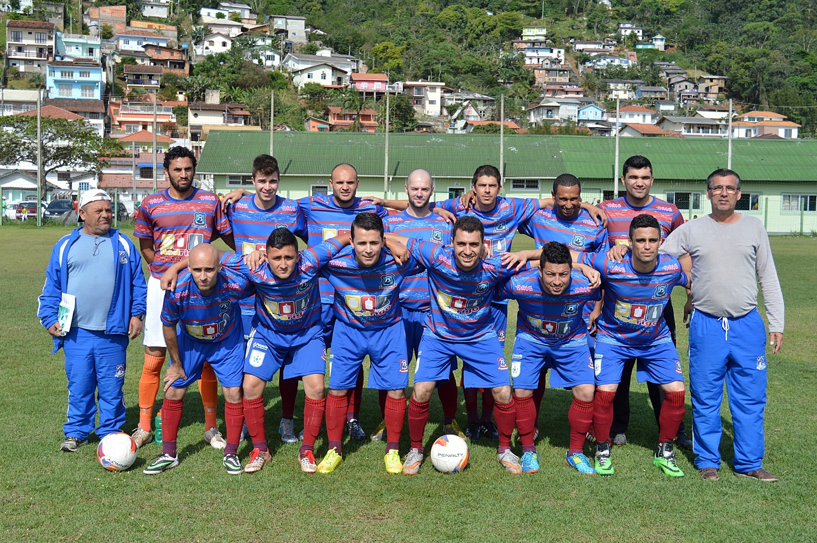 O Pântano do Sul entrou em campo com Tayrone; Ezequiel, Márcio, Anderson e Matheus; Edson, Emerson, Luiz Henrique e Felipe; Lenilson e Mael. (Foto: Lucas Gabriel Cardoso)