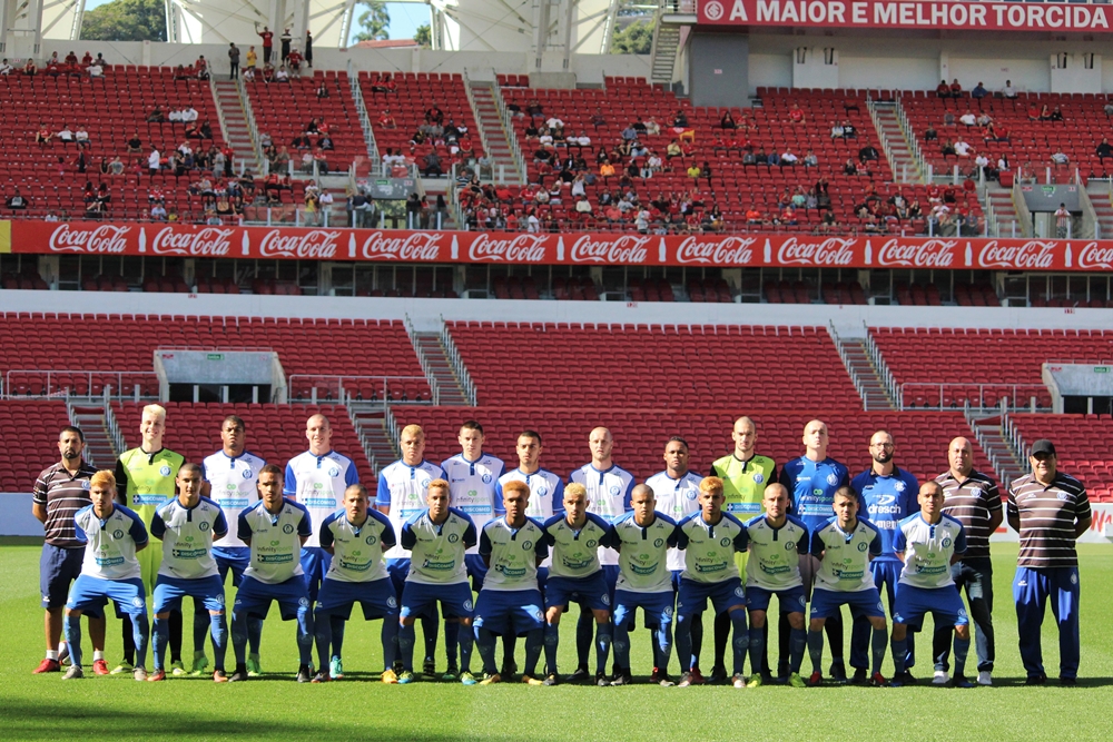 O Índio Capilé, do ex-Inter Arilson Costa, adentrou o Gigante com: Tales; Juan, Vini Alemão, Darlan e Filipe; Port, Ruan, Wesley e Domênico; Léo e Gean. (Foto: Lucas Gabriel Cardoso)