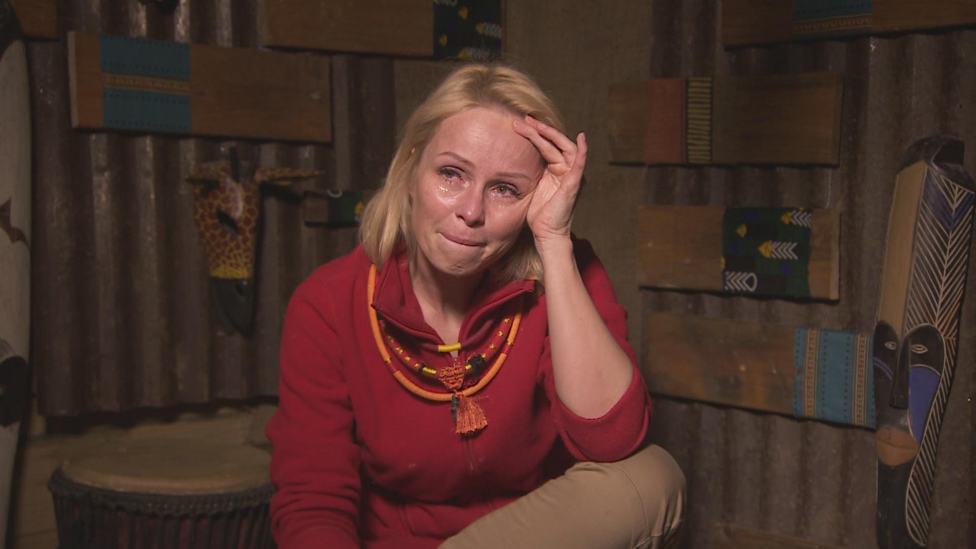 Köllő babett gyógyszere teljesen elgurul attól, ha a férje ezt csinálja! Zokogva Hivta Fel A Dzsungelbol Kollo Babett A Ferjet Nagy Elhatarozasra Jutott A Luxusfeleseg Blikk