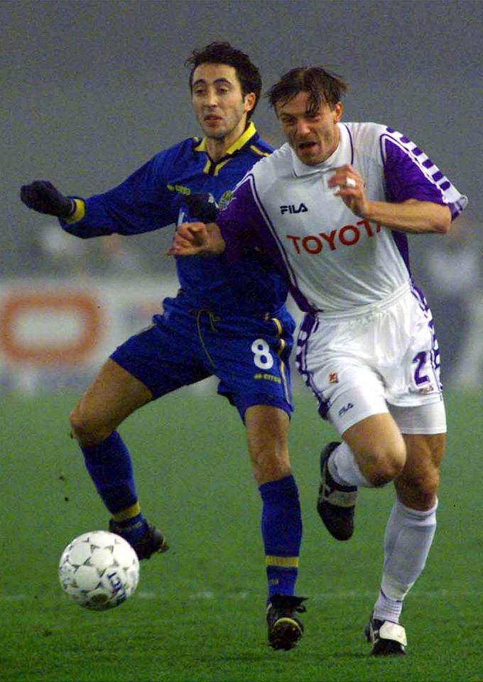 Juventus sta cercando gli spazi per pungere gli avversari. To byÅ‚a ekipa - Fiorentina z sezonu 1998/1999 - Serie A