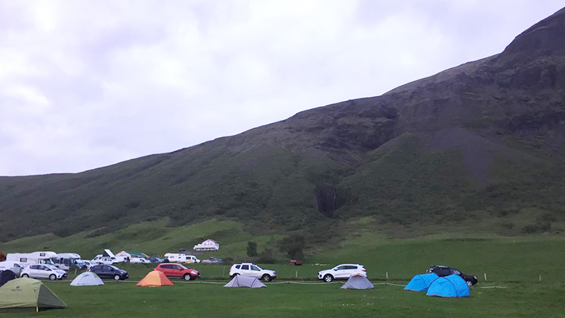 11 juin: Camping de Svinafell | La vue était magnifique, les installations adéquates, je n’ai absolument rien à dire de mal sur ce camping. 10/10 Photo: Maude Guimond.