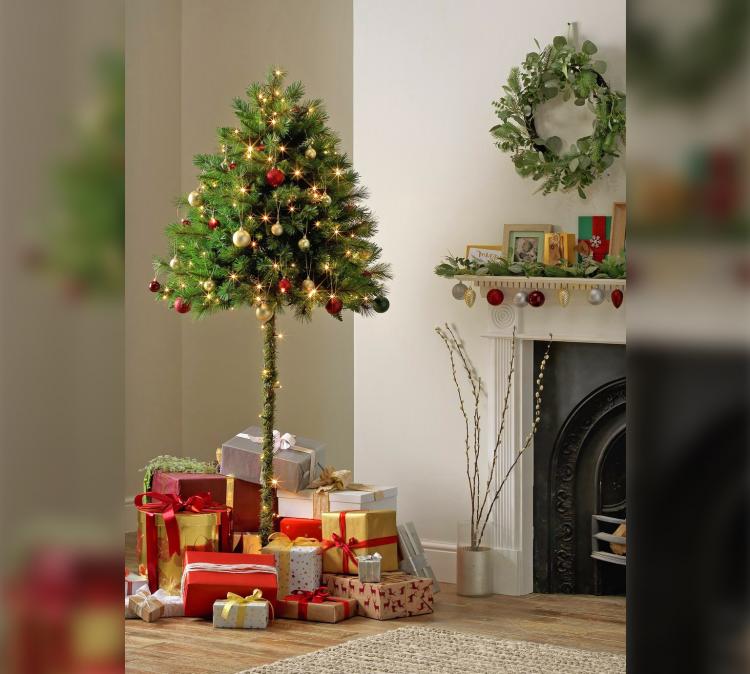 How Do You Keep A Cat Away From Your Christmas Tree