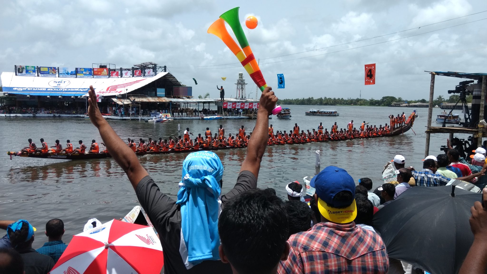 nehru trophy boat race, snake boat race Kerala, Kerala Tourism, Kerala backwaters, Alleppey backwaters, alappuzha boat race, Alleppey boat race, punnamada boat race, chundan vallam , chundun vellam