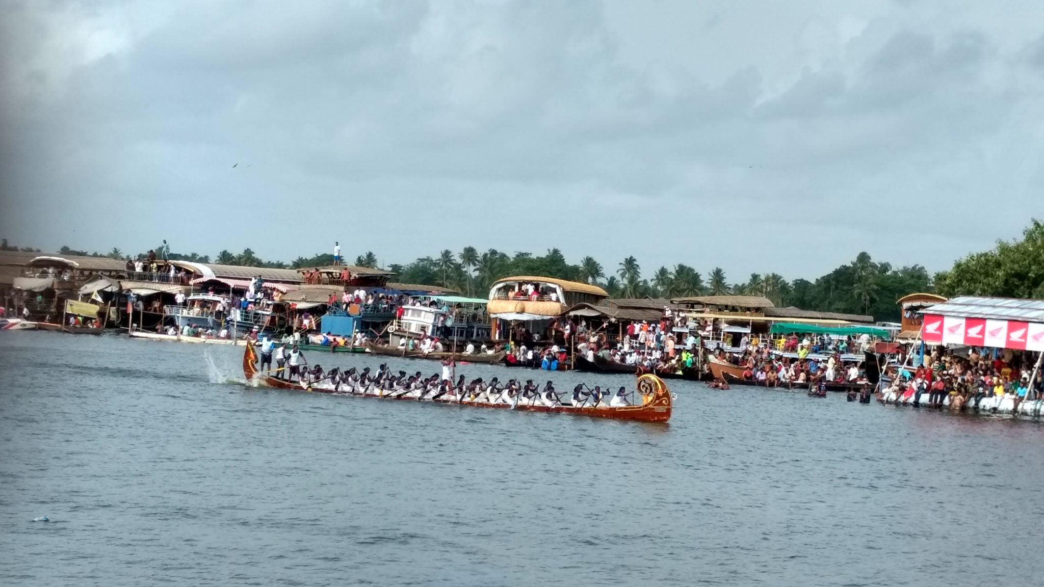 nehru trophy boat race, snake boat race Kerala, Kerala Tourism, Kerala backwaters, Alleppey backwaters, alappuzha boat race, Alleppey boat race, punnamada boat race, chundan vallam , chundun vellam