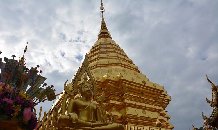 Wat Phra That Doi Suthep Temple- Chiang Mai’s Mountain Temple. Opening Hours, Entry Fee and Dress code for Chiang Mai’s Best Buddhist temple on the hill and How to go to Doi Sutep, One of the best and famous temples to visit in Chiang Mai - Thailand Tourism. Visit Wang Bua Ban and Montha Than Waterfalls on the way through Suthep road