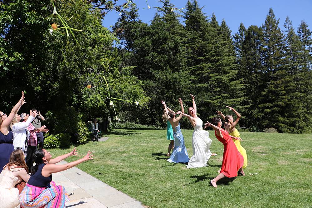 Check out this genderneutral "love for everyone" alternative bouquet toss