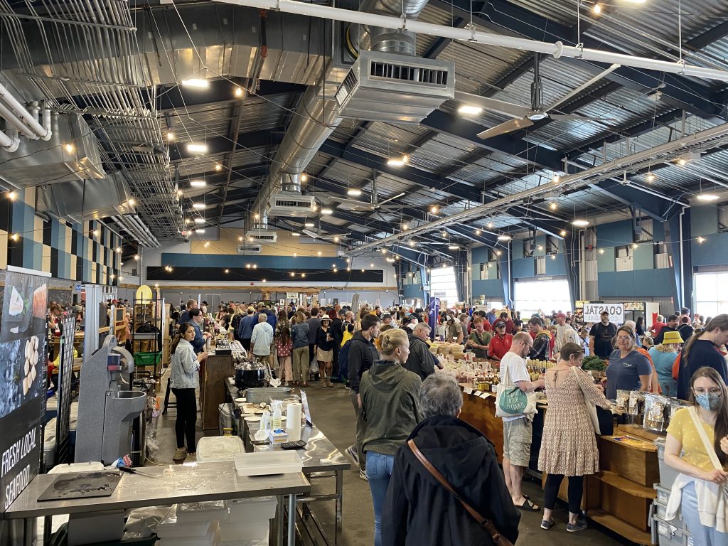 halifax quand il pleut seaport farmer market interior