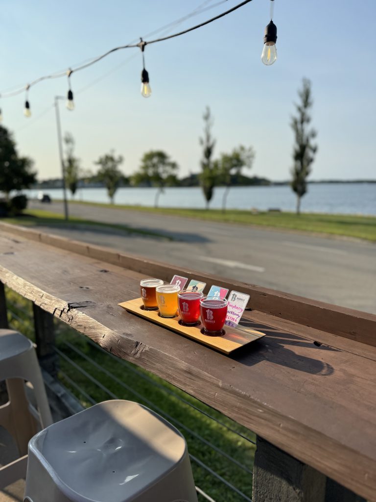 flight de bières à 13 barrels brewing bathurst