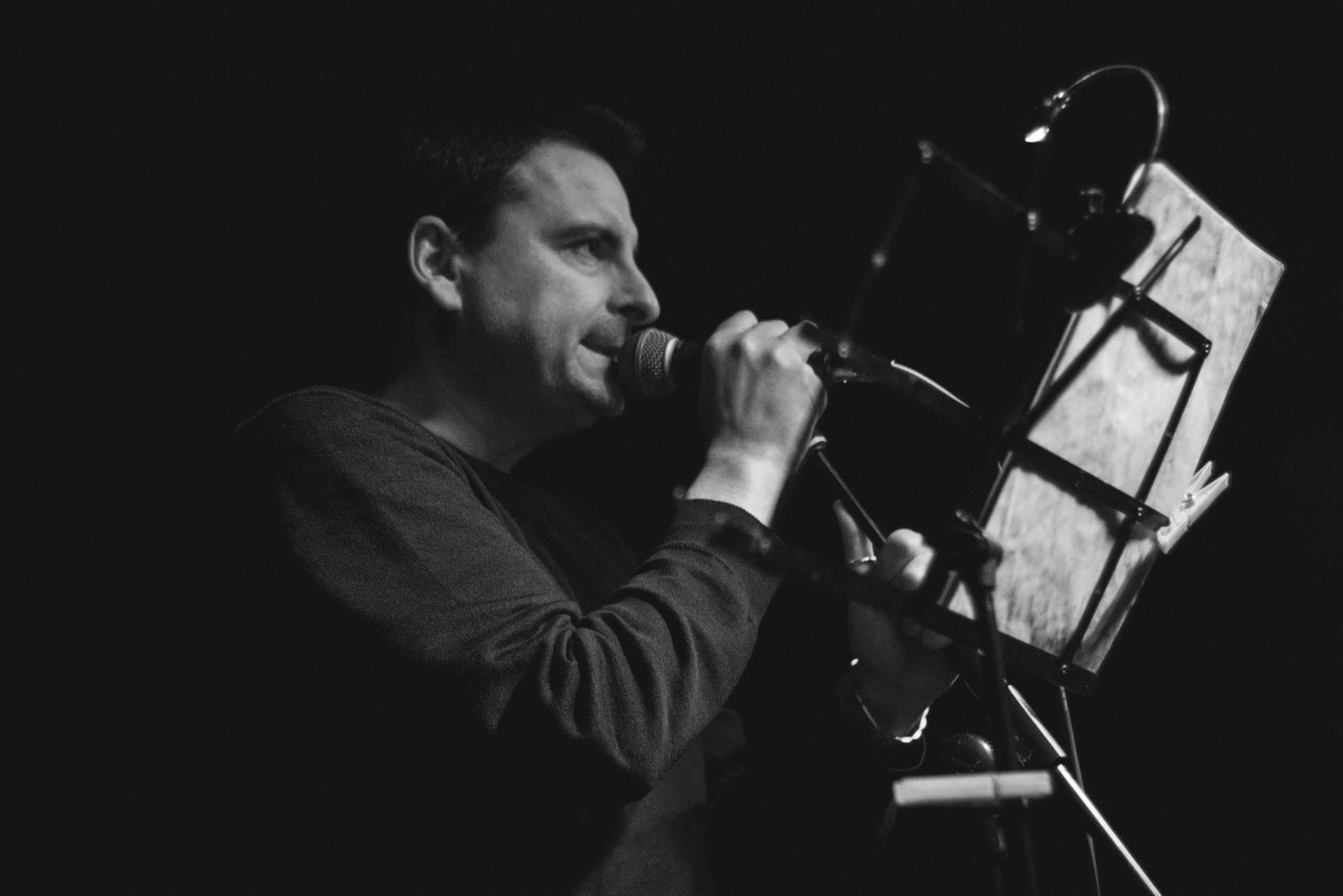 Spartiti: Narrazioni musicate di vita contemporanea – intervista a Max  Collini – Off Topic Magazine, image size:2048x1366