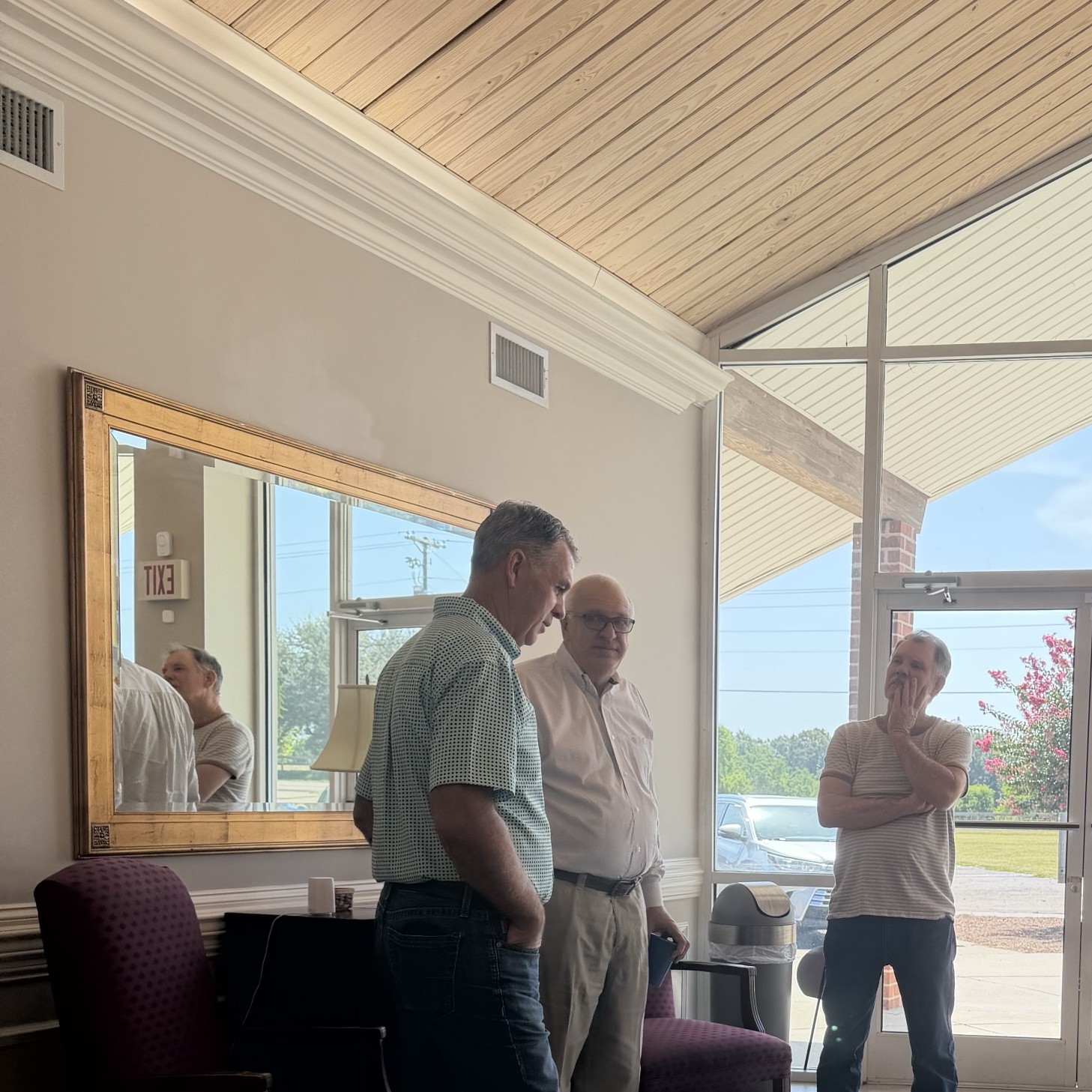 men foyer