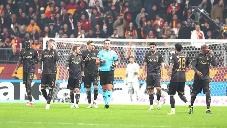 Süper Lig’de bu sezon taraftarlarına hayal kırıklığı yaşatan bordo-mavililer, deplasmanda