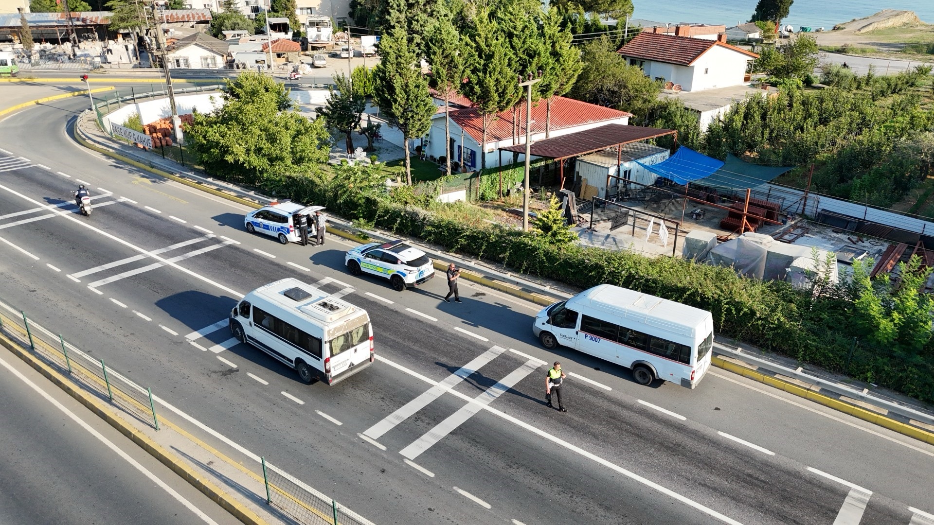 Adil Özdemir KOCAELİ – Gebze ve Karamürsel’de gerçekleştirilen korsan servis denetimlerinde