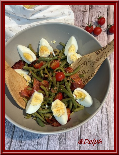 Salade de haricots verts, oeufs durs et chips de chorizo