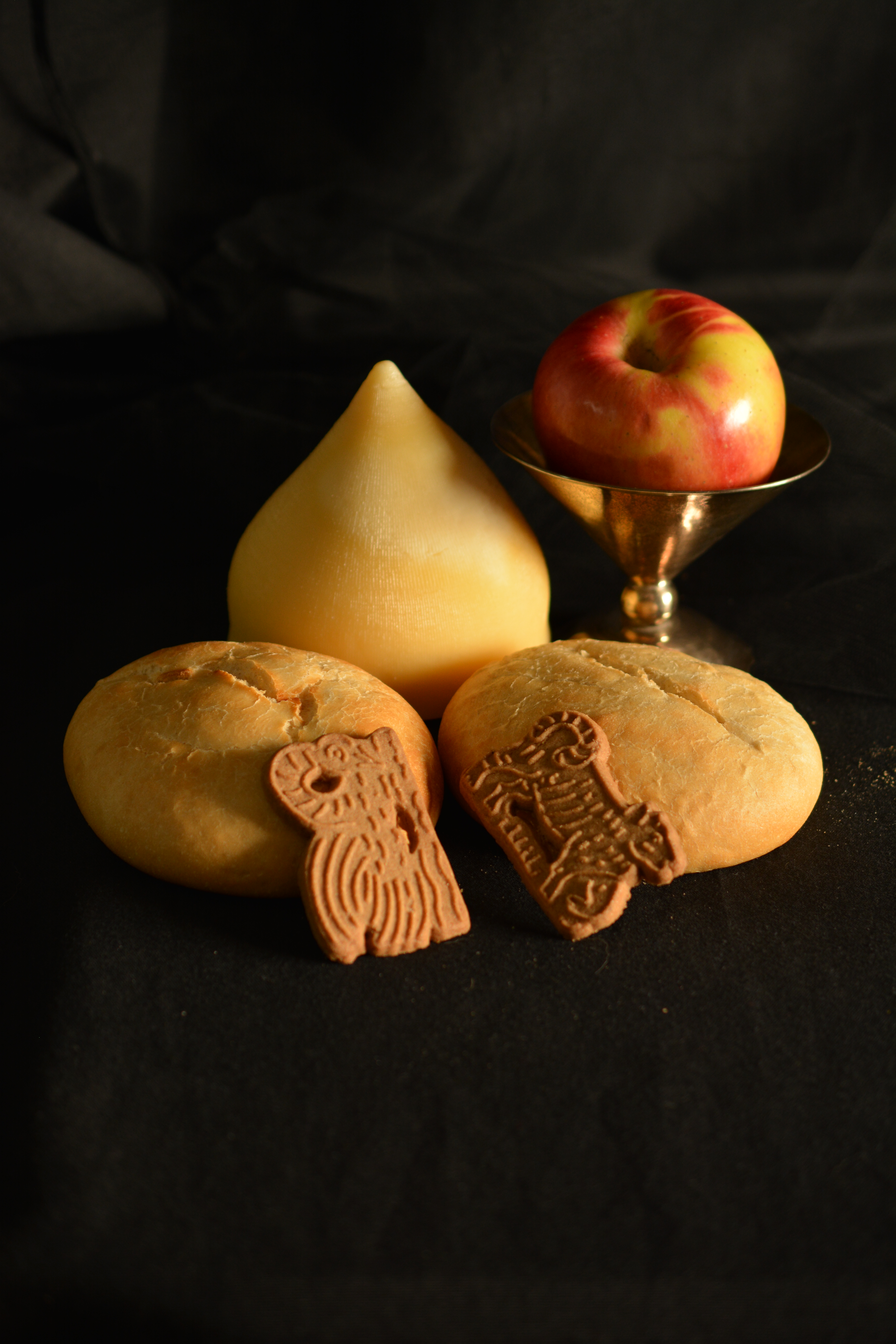 Pan, queso, manzana y galletas