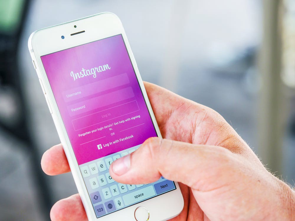 تحديث جديد لتطبيق إنستاجرام يقوم بدمج الرسائل المباشرة مع محادثات Facebook Messenger