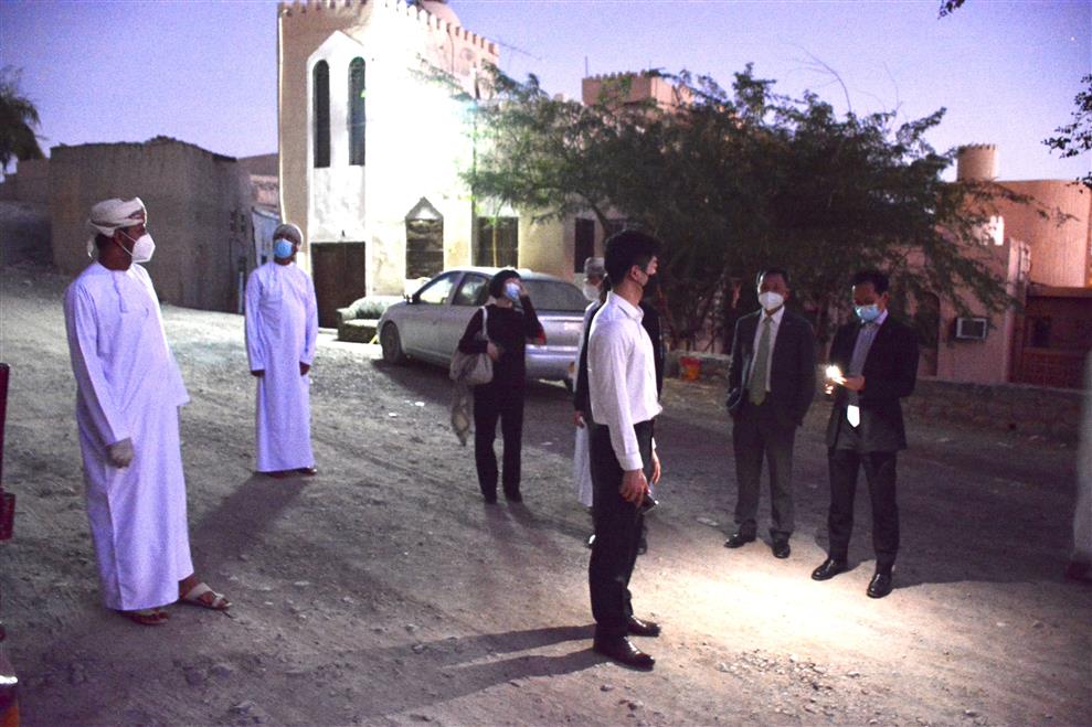 وزير خارجية جمهورية الصين الشعبية يزور قلعة بهلاء