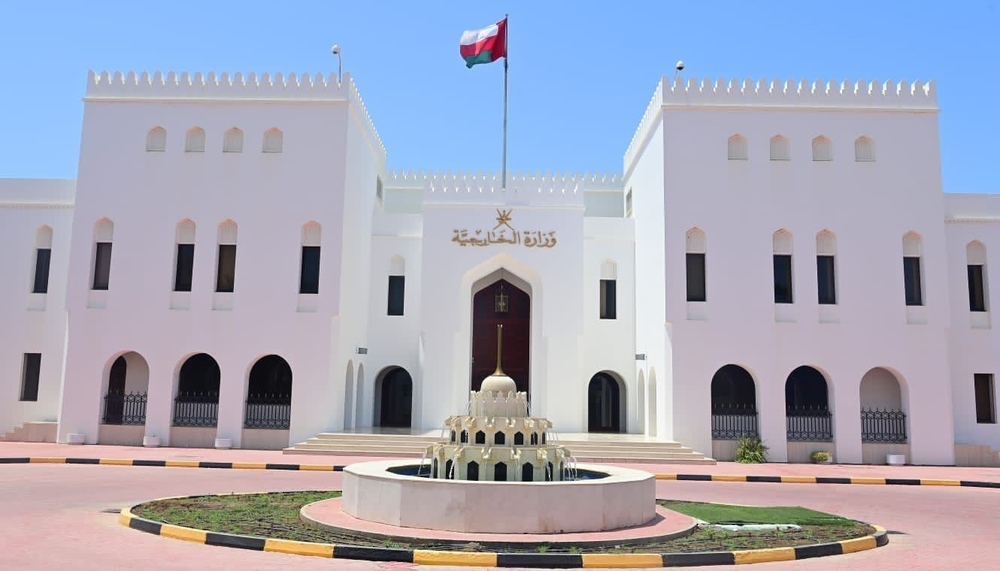 سلطنة عمان تدين اغتيال رئيس وزراء اليابان السابق