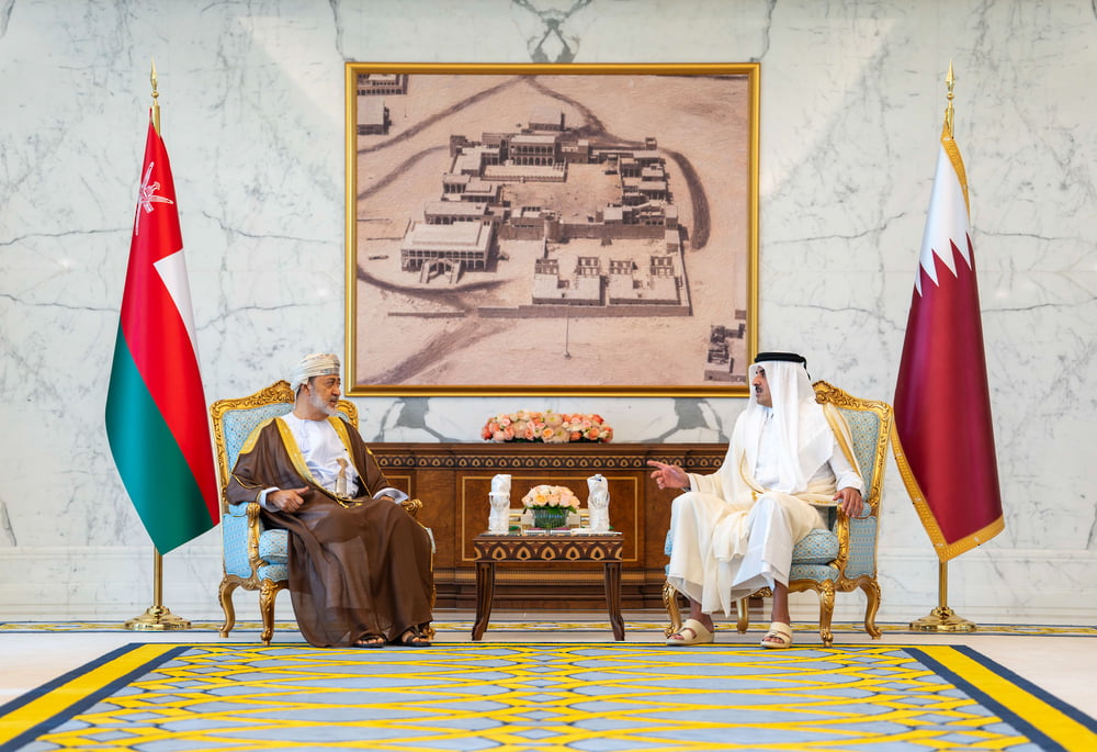 جلالة السُّلطان يقوم بزيارةٍ خاصّة لسمو الشيخ تميم