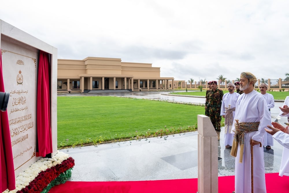 جلالة السلطان يفتتح المقر الجديد لجهاز الأمن الداخلي بمحافظة ظفار