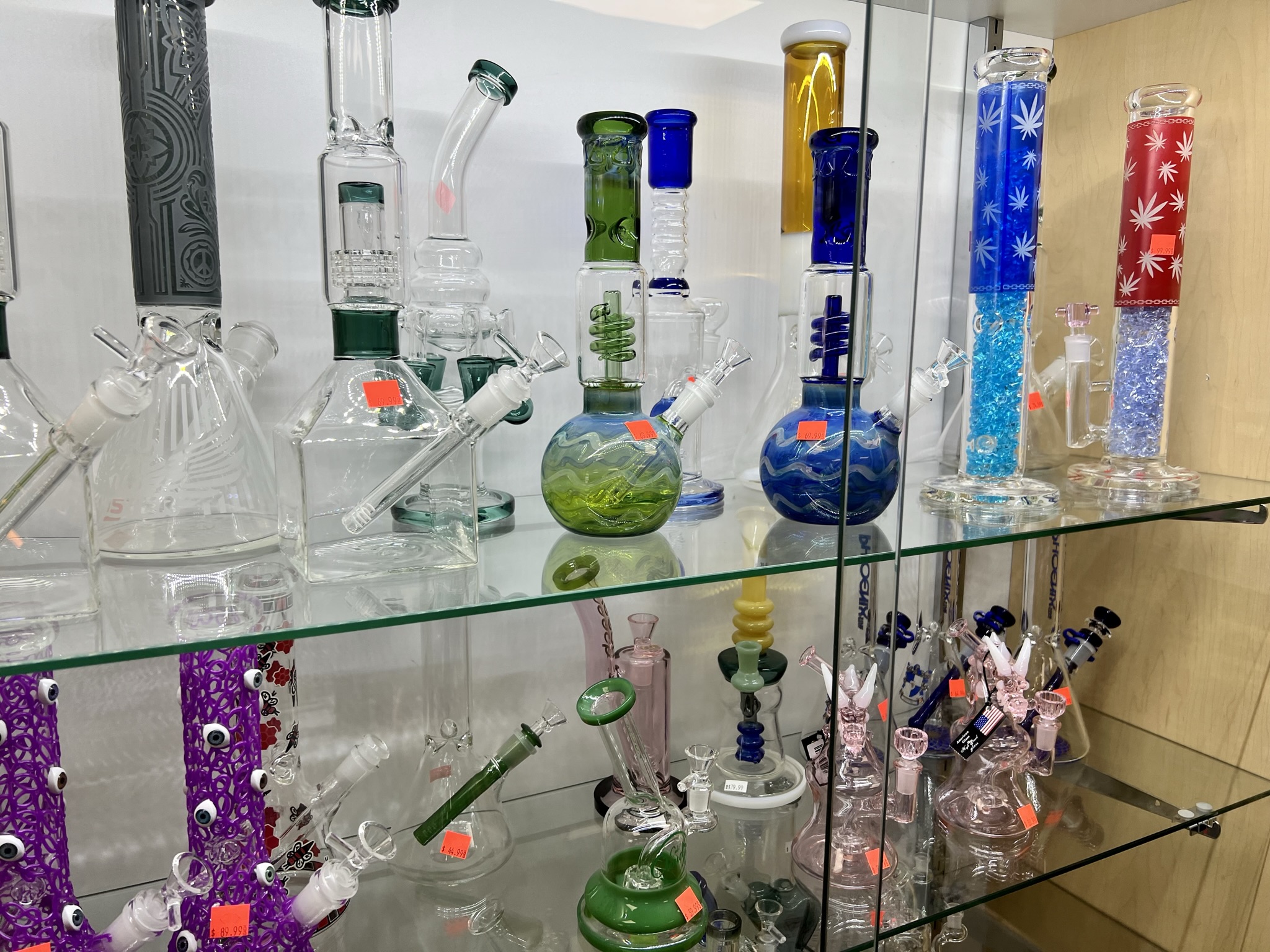 glass-bongs-dab-rigs-water-pipes